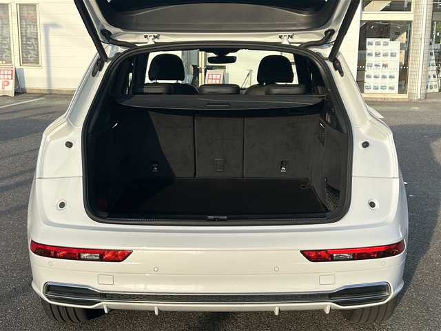 アウディ Ｑ５ 40TDIクワトロ スポーツ 愛知県 2019(令1)年 4.5万km グレイシアホワイトメタリック /禁煙車/正規ディーラー車//MMIナビ・フルセグTV//全方位カメラ//Sラインパッケージ//純正１９インチアルミ//アシスタンスパッケージ//マトリクスLEDパッケージ//ドライブセレクト//ACC//黒ハーフレザーシート//前席パワーシート//前席シートヒーター//パワーバックドア//パーキングエイド//パークアシスト//アウディプレセンス//アウディサイドアシスト//アクティブレーンアシスト//バーチャルコックピット//ビルトインETC2.0//ルーフレール//電子パーキング//電動格納ミラーウインカー//パドルシフト//ステアスイッチ//横滑り防止装置//純正フロアマット//新車保証書/取扱説明書//スペアキー//記録簿R5.R4.R2