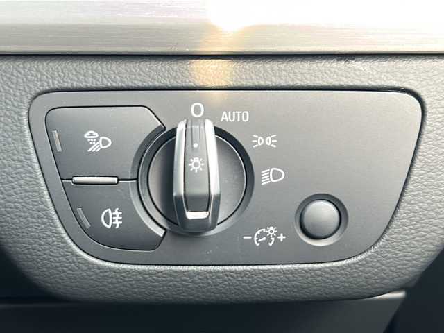 アウディ Ｑ５ 40TDIクワトロ スポーツ 愛知県 2019(令1)年 4.5万km グレイシアホワイトメタリック /禁煙車/正規ディーラー車//MMIナビ・フルセグTV//全方位カメラ//Sラインパッケージ//純正１９インチアルミ//アシスタンスパッケージ//マトリクスLEDパッケージ//ドライブセレクト//ACC//黒ハーフレザーシート//前席パワーシート//前席シートヒーター//パワーバックドア//パーキングエイド//パークアシスト//アウディプレセンス//アウディサイドアシスト//アクティブレーンアシスト//バーチャルコックピット//ビルトインETC2.0//ルーフレール//電子パーキング//電動格納ミラーウインカー//パドルシフト//ステアスイッチ//横滑り防止装置//純正フロアマット//新車保証書/取扱説明書//スペアキー//記録簿R5.R4.R2