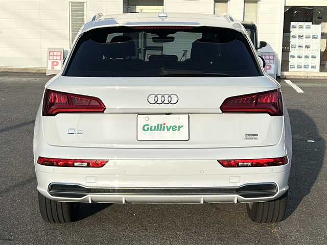 アウディ Ｑ５ 40TDIクワトロ スポーツ 愛知県 2019(令1)年 4.5万km グレイシアホワイトメタリック /禁煙車/正規ディーラー車//MMIナビ・フルセグTV//全方位カメラ//Sラインパッケージ//純正１９インチアルミ//アシスタンスパッケージ//マトリクスLEDパッケージ//ドライブセレクト//ACC//黒ハーフレザーシート//前席パワーシート//前席シートヒーター//パワーバックドア//パーキングエイド//パークアシスト//アウディプレセンス//アウディサイドアシスト//アクティブレーンアシスト//バーチャルコックピット//ビルトインETC2.0//ルーフレール//電子パーキング//電動格納ミラーウインカー//パドルシフト//ステアスイッチ//横滑り防止装置//純正フロアマット//新車保証書/取扱説明書//スペアキー//記録簿R5.R4.R2
