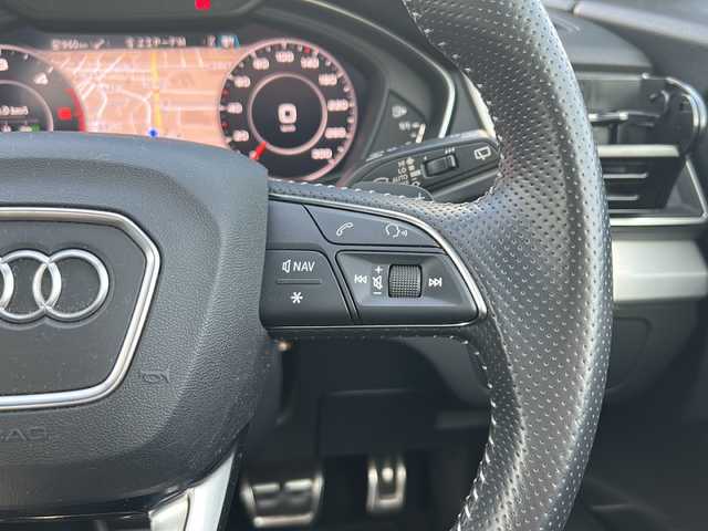 アウディ Ｑ５ 40TDIクワトロ スポーツ 愛知県 2019(令1)年 4.5万km グレイシアホワイトメタリック /禁煙車/正規ディーラー車//MMIナビ・フルセグTV//全方位カメラ//Sラインパッケージ//純正１９インチアルミ//アシスタンスパッケージ//マトリクスLEDパッケージ//ドライブセレクト//ACC//黒ハーフレザーシート//前席パワーシート//前席シートヒーター//パワーバックドア//パーキングエイド//パークアシスト//アウディプレセンス//アウディサイドアシスト//アクティブレーンアシスト//バーチャルコックピット//ビルトインETC2.0//ルーフレール//電子パーキング//電動格納ミラーウインカー//パドルシフト//ステアスイッチ//横滑り防止装置//純正フロアマット//新車保証書/取扱説明書//スペアキー//記録簿R5.R4.R2