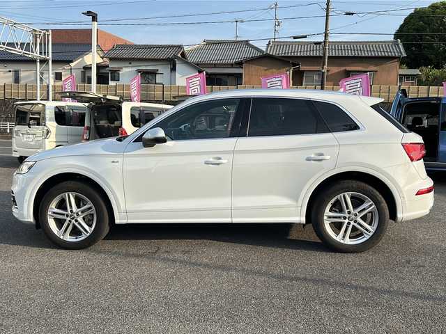 アウディ Ｑ５ 40TDIクワトロ スポーツ 愛知県 2019(令1)年 4.5万km グレイシアホワイトメタリック /禁煙車/正規ディーラー車//MMIナビ・フルセグTV//全方位カメラ//Sラインパッケージ//純正１９インチアルミ//アシスタンスパッケージ//マトリクスLEDパッケージ//ドライブセレクト//ACC//黒ハーフレザーシート//前席パワーシート//前席シートヒーター//パワーバックドア//パーキングエイド//パークアシスト//アウディプレセンス//アウディサイドアシスト//アクティブレーンアシスト//バーチャルコックピット//ビルトインETC2.0//ルーフレール//電子パーキング//電動格納ミラーウインカー//パドルシフト//ステアスイッチ//横滑り防止装置//純正フロアマット//新車保証書/取扱説明書//スペアキー//記録簿R5.R4.R2