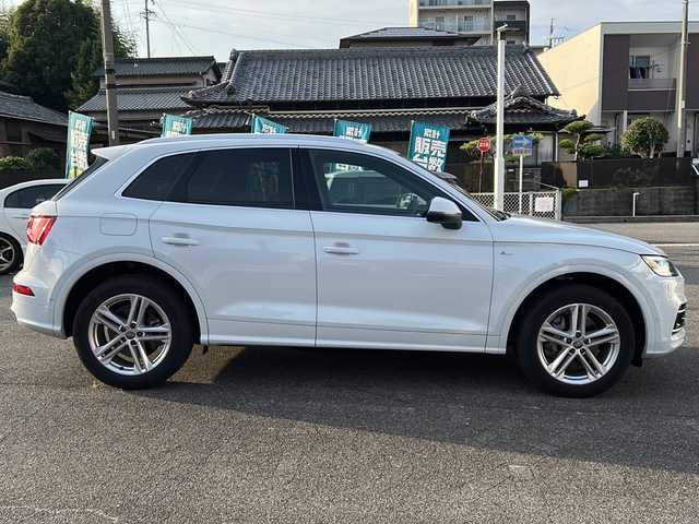 アウディ Ｑ５ 40TDIクワトロ スポーツ 愛知県 2019(令1)年 4.5万km グレイシアホワイトメタリック /禁煙車/正規ディーラー車//MMIナビ・フルセグTV//全方位カメラ//Sラインパッケージ//純正１９インチアルミ//アシスタンスパッケージ//マトリクスLEDパッケージ//ドライブセレクト//ACC//黒ハーフレザーシート//前席パワーシート//前席シートヒーター//パワーバックドア//パーキングエイド//パークアシスト//アウディプレセンス//アウディサイドアシスト//アクティブレーンアシスト//バーチャルコックピット//ビルトインETC2.0//ルーフレール//電子パーキング//電動格納ミラーウインカー//パドルシフト//ステアスイッチ//横滑り防止装置//純正フロアマット//新車保証書/取扱説明書//スペアキー//記録簿R5.R4.R2