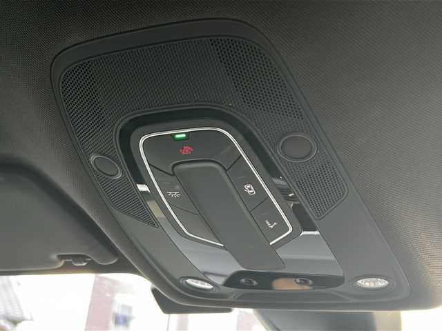 アウディ Ｑ５ 40TDIクワトロ スポーツ 愛知県 2019(令1)年 4.5万km グレイシアホワイトメタリック /禁煙車/正規ディーラー車//MMIナビ・フルセグTV//全方位カメラ//Sラインパッケージ//純正１９インチアルミ//アシスタンスパッケージ//マトリクスLEDパッケージ//ドライブセレクト//ACC//黒ハーフレザーシート//前席パワーシート//前席シートヒーター//パワーバックドア//パーキングエイド//パークアシスト//アウディプレセンス//アウディサイドアシスト//アクティブレーンアシスト//バーチャルコックピット//ビルトインETC2.0//ルーフレール//電子パーキング//電動格納ミラーウインカー//パドルシフト//ステアスイッチ//横滑り防止装置//純正フロアマット//新車保証書/取扱説明書//スペアキー//記録簿R5.R4.R2