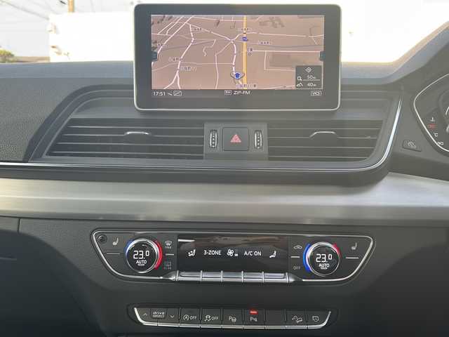 アウディ Ｑ５ 40TDIクワトロ スポーツ 愛知県 2019(令1)年 4.5万km グレイシアホワイトメタリック /禁煙車/正規ディーラー車//MMIナビ・フルセグTV//全方位カメラ//Sラインパッケージ//純正１９インチアルミ//アシスタンスパッケージ//マトリクスLEDパッケージ//ドライブセレクト//ACC//黒ハーフレザーシート//前席パワーシート//前席シートヒーター//パワーバックドア//パーキングエイド//パークアシスト//アウディプレセンス//アウディサイドアシスト//アクティブレーンアシスト//バーチャルコックピット//ビルトインETC2.0//ルーフレール//電子パーキング//電動格納ミラーウインカー//パドルシフト//ステアスイッチ//横滑り防止装置//純正フロアマット//新車保証書/取扱説明書//スペアキー//記録簿R5.R4.R2