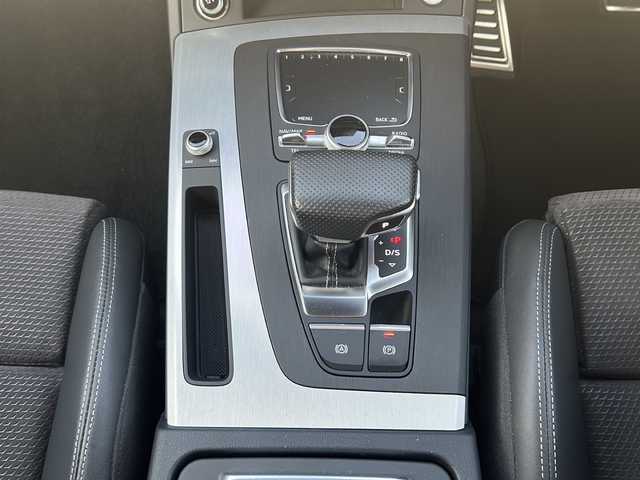 アウディ Ｑ５ 40TDIクワトロ スポーツ 愛知県 2019(令1)年 4.5万km グレイシアホワイトメタリック /禁煙車/正規ディーラー車//MMIナビ・フルセグTV//全方位カメラ//Sラインパッケージ//純正１９インチアルミ//アシスタンスパッケージ//マトリクスLEDパッケージ//ドライブセレクト//ACC//黒ハーフレザーシート//前席パワーシート//前席シートヒーター//パワーバックドア//パーキングエイド//パークアシスト//アウディプレセンス//アウディサイドアシスト//アクティブレーンアシスト//バーチャルコックピット//ビルトインETC2.0//ルーフレール//電子パーキング//電動格納ミラーウインカー//パドルシフト//ステアスイッチ//横滑り防止装置//純正フロアマット//新車保証書/取扱説明書//スペアキー//記録簿R5.R4.R2