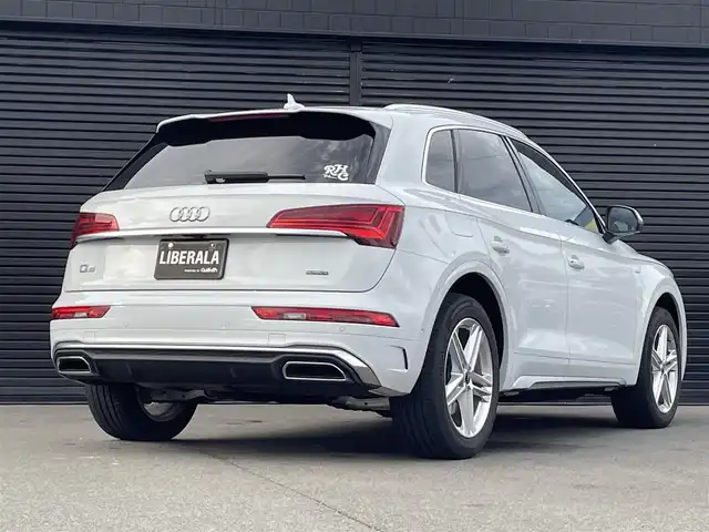 アウディ アウディ Ｑ５ 40TDIクワトロ Sライン 三重県 2022(令4)年 2.5万km グレイシアホワイトメタリック アダプティブエアサスペンション/Sラインプラスパッケージ/マトリクスLEDヘッドライト/バーチャルコックピット/アシスタンスパッケージ/ACC/LKA/RTA/サイドアシスト/パークアシスト/全方位カメラ/コンフォートパッケージ/シートヒーター(フロント/リア)/ステアリングヒーター/アコースティックガラス(フロント)/マルチカラーアンビエントライト/Carplay対応/電動テールゲート/純正フロアマット/ETC２．０