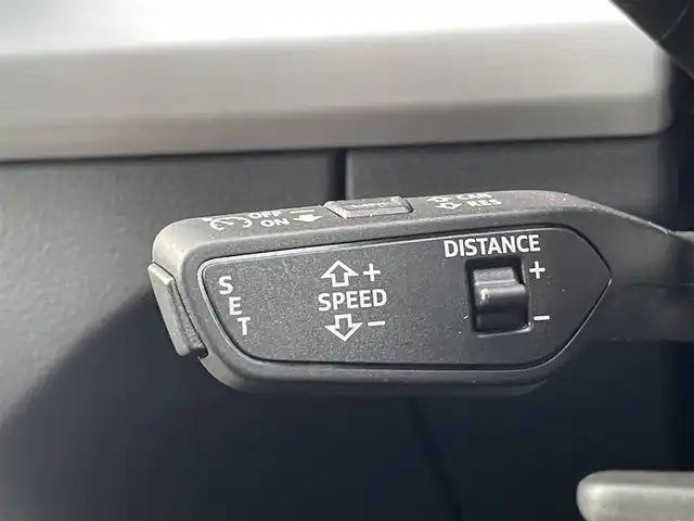 アウディ アウディ Ｑ５ 40TDIクワトロ Sライン 三重県 2022(令4)年 2.5万km グレイシアホワイトメタリック アダプティブエアサスペンション/Sラインプラスパッケージ/マトリクスLEDヘッドライト/バーチャルコックピット/アシスタンスパッケージ/ACC/LKA/RTA/サイドアシスト/パークアシスト/全方位カメラ/コンフォートパッケージ/シートヒーター(フロント/リア)/ステアリングヒーター/アコースティックガラス(フロント)/マルチカラーアンビエントライト/Carplay対応/電動テールゲート/純正フロアマット/ETC２．０