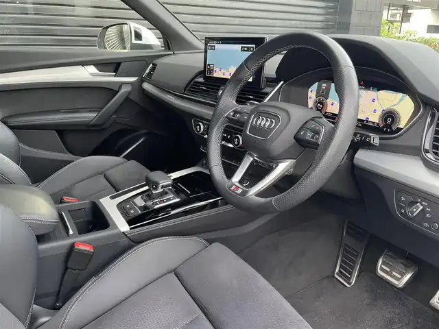 アウディ アウディ Ｑ５ 40TDIクワトロ Sライン 三重県 2022(令4)年 2.5万km グレイシアホワイトメタリック アダプティブエアサスペンション/Sラインプラスパッケージ/マトリクスLEDヘッドライト/バーチャルコックピット/アシスタンスパッケージ/ACC/LKA/RTA/サイドアシスト/パークアシスト/全方位カメラ/コンフォートパッケージ/シートヒーター(フロント/リア)/ステアリングヒーター/アコースティックガラス(フロント)/マルチカラーアンビエントライト/Carplay対応/電動テールゲート/純正フロアマット/ETC２．０