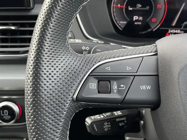 アウディ アウディ Ｑ５ 40TDIクワトロ Sライン 三重県 2022(令4)年 2.5万km グレイシアホワイトメタリック アダプティブエアサスペンション/Sラインプラスパッケージ/マトリクスLEDヘッドライト/バーチャルコックピット/アシスタンスパッケージ/ACC/LKA/RTA/サイドアシスト/パークアシスト/全方位カメラ/コンフォートパッケージ/シートヒーター(フロント/リア)/ステアリングヒーター/アコースティックガラス(フロント)/マルチカラーアンビエントライト/Carplay対応/電動テールゲート/純正フロアマット/ETC２．０