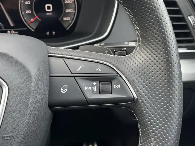 アウディ アウディ Ｑ５ 40TDIクワトロ Sライン 三重県 2022(令4)年 2.5万km グレイシアホワイトメタリック アダプティブエアサスペンション/Sラインプラスパッケージ/マトリクスLEDヘッドライト/バーチャルコックピット/アシスタンスパッケージ/ACC/LKA/RTA/サイドアシスト/パークアシスト/全方位カメラ/コンフォートパッケージ/シートヒーター(フロント/リア)/ステアリングヒーター/アコースティックガラス(フロント)/マルチカラーアンビエントライト/Carplay対応/電動テールゲート/純正フロアマット/ETC２．０