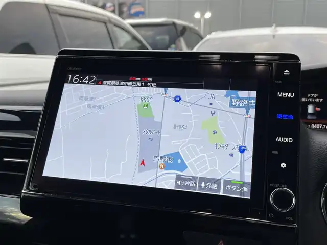 ホンダ Ｎ ＢＯＸ カスタム L ターボ 滋賀県 2020(令2)年 4.2万km プラチナホワイトパール 純正8インチナビ/【Bluetooth/CD/DVD/フルセグTV/USB】/両側パワースライドドア/ハーフレザーシート/バックカメラ/追従クルーズコントロール/レーンキープアシスト/リアソナー/LEDヘッドライト/オートマチックハイビーム/ビルトインETC/D/Nシートヒーター/前後純正ドライブレコーダー/純正フロアマット/プッシュスタート/スマートキー/ステアリングリモコン