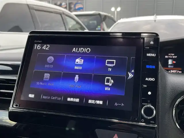 ホンダ Ｎ ＢＯＸ カスタム L ターボ 滋賀県 2020(令2)年 4.2万km プラチナホワイトパール 純正8インチナビ/【Bluetooth/CD/DVD/フルセグTV/USB】/両側パワースライドドア/ハーフレザーシート/バックカメラ/追従クルーズコントロール/レーンキープアシスト/リアソナー/LEDヘッドライト/オートマチックハイビーム/ビルトインETC/D/Nシートヒーター/前後純正ドライブレコーダー/純正フロアマット/プッシュスタート/スマートキー/ステアリングリモコン