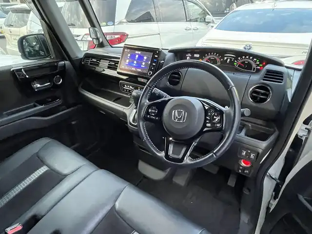 ホンダ Ｎ ＢＯＸ カスタム L ターボ 滋賀県 2020(令2)年 4.2万km プラチナホワイトパール 純正8インチナビ/【Bluetooth/CD/DVD/フルセグTV/USB】/両側パワースライドドア/ハーフレザーシート/バックカメラ/追従クルーズコントロール/レーンキープアシスト/リアソナー/LEDヘッドライト/オートマチックハイビーム/ビルトインETC/D/Nシートヒーター/前後純正ドライブレコーダー/純正フロアマット/プッシュスタート/スマートキー/ステアリングリモコン