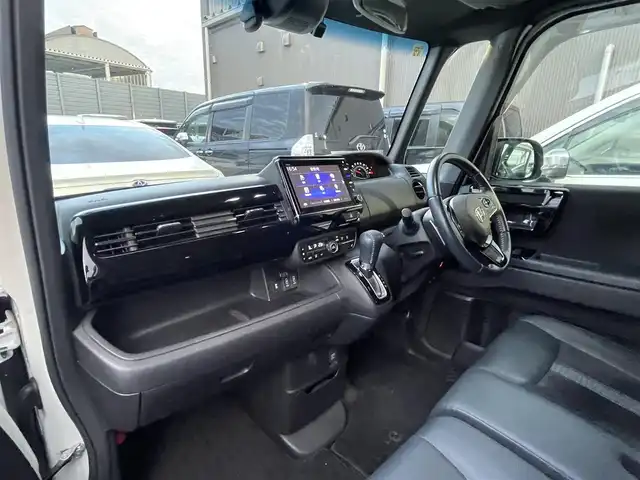 ホンダ Ｎ ＢＯＸ カスタム L ターボ 滋賀県 2020(令2)年 4.2万km プラチナホワイトパール 純正8インチナビ/【Bluetooth/CD/DVD/フルセグTV/USB】/両側パワースライドドア/ハーフレザーシート/バックカメラ/追従クルーズコントロール/レーンキープアシスト/リアソナー/LEDヘッドライト/オートマチックハイビーム/ビルトインETC/D/Nシートヒーター/前後純正ドライブレコーダー/純正フロアマット/プッシュスタート/スマートキー/ステアリングリモコン