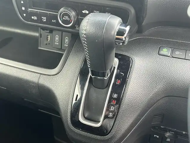 ホンダ Ｎ ＢＯＸ カスタム L ターボ 滋賀県 2020(令2)年 4.2万km プラチナホワイトパール 純正8インチナビ/【Bluetooth/CD/DVD/フルセグTV/USB】/両側パワースライドドア/ハーフレザーシート/バックカメラ/追従クルーズコントロール/レーンキープアシスト/リアソナー/LEDヘッドライト/オートマチックハイビーム/ビルトインETC/D/Nシートヒーター/前後純正ドライブレコーダー/純正フロアマット/プッシュスタート/スマートキー/ステアリングリモコン