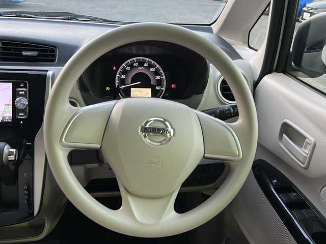 日産 デイズ X 京都府 2017(平29)年 6.1万km ホワイトパール Carrozzeriaナビ/・フロント/バック/サイドカメラ/・フルセグTV/BT Audio/CD/DVD/AM/FM/プッシュスタート/電格ウィンカーミラー/オートリトラクタブルミラー/アイドリングストップ/衝突軽減システム/横滑り防止装置/純正ドアバイザー/フロアマット/保証書/取扱説明書/スマートキースペア×1