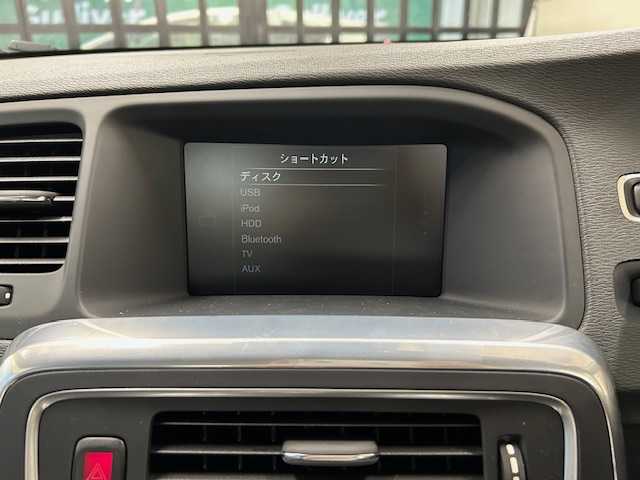 ボルボ Ｓ６０ T5 SE 東京都 2015(平27)年 5.9万km カスピアンブルーメタリック 純正ナビ/（CD/DVD/USB/BT/iPod/AUX)/バックカメラ/フロントリアコーナーセンサー/ブラックレザーシート/前席パワーシート/(運転席席メモリーシート機能付き）/前席シートヒーター/レーダークルーズコントロール/ブラインドスポットモニター/LKA/スマートキー/プッシュスタート/ETC/オートライト/HIDライト/リアフォグライト/レザーステアリング/ステアリングスイッチ/パドルシフト/アイドリングストップ/電動格納ウィンカーミラー/ISOFIX/フロアマット/純正17インチアルミホイール/W+サイド+カーテンSRS&ABS/横滑り防止装置
