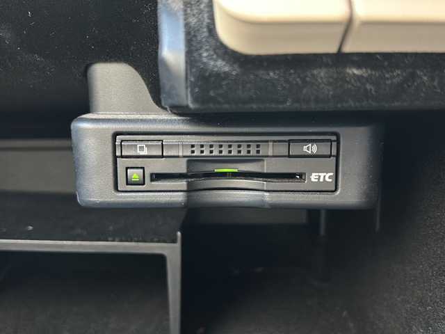 レクサス ＲＸ 450h 兵庫県 2012(平24)年 8.5万km ホワイトパールクリスタルシャイン 純正HDDナビ/Bluetooth・AM/FM・CD・DVD・USB・AUX/車外カメラ（バック+サイド）/フルセグTV/ヘッドアップディスプレイ/クルーズコントロール/パワーバックドア/パワーシート（D+N席）/アンチロック・ブレーキ・システム/衝突被害軽減システム/横滑り防止装置/盗難防止装置/エアバッグ（W+サイド）/カーテンエアバッグ/純正フロアマット/純正アルミホイール/LEDヘッドライト/プッシュスタート/スマートキー/スペアキー×2/取扱説明書/保証書