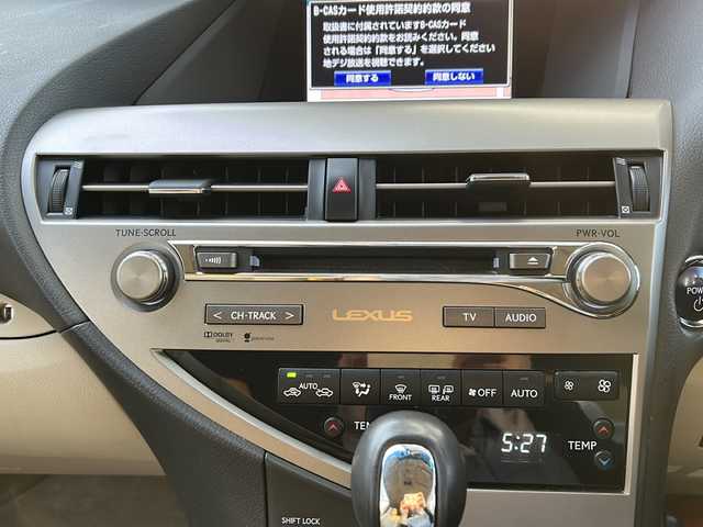 レクサス ＲＸ 450h 兵庫県 2012(平24)年 8.5万km ホワイトパールクリスタルシャイン 純正HDDナビ/Bluetooth・AM/FM・CD・DVD・USB・AUX/車外カメラ（バック+サイド）/フルセグTV/ヘッドアップディスプレイ/クルーズコントロール/パワーバックドア/パワーシート（D+N席）/アンチロック・ブレーキ・システム/衝突被害軽減システム/横滑り防止装置/盗難防止装置/エアバッグ（W+サイド）/カーテンエアバッグ/純正フロアマット/純正アルミホイール/LEDヘッドライト/プッシュスタート/スマートキー/スペアキー×2/取扱説明書/保証書