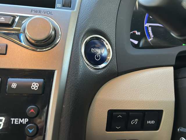 レクサス ＲＸ 450h 兵庫県 2012(平24)年 8.5万km ホワイトパールクリスタルシャイン 純正HDDナビ/Bluetooth・AM/FM・CD・DVD・USB・AUX/車外カメラ（バック+サイド）/フルセグTV/ヘッドアップディスプレイ/クルーズコントロール/パワーバックドア/パワーシート（D+N席）/アンチロック・ブレーキ・システム/衝突被害軽減システム/横滑り防止装置/盗難防止装置/エアバッグ（W+サイド）/カーテンエアバッグ/純正フロアマット/純正アルミホイール/LEDヘッドライト/プッシュスタート/スマートキー/スペアキー×2/取扱説明書/保証書