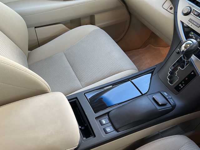 レクサス ＲＸ 450h 兵庫県 2012(平24)年 8.5万km ホワイトパールクリスタルシャイン 純正HDDナビ/Bluetooth・AM/FM・CD・DVD・USB・AUX/車外カメラ（バック+サイド）/フルセグTV/ヘッドアップディスプレイ/クルーズコントロール/パワーバックドア/パワーシート（D+N席）/アンチロック・ブレーキ・システム/衝突被害軽減システム/横滑り防止装置/盗難防止装置/エアバッグ（W+サイド）/カーテンエアバッグ/純正フロアマット/純正アルミホイール/LEDヘッドライト/プッシュスタート/スマートキー/スペアキー×2/取扱説明書/保証書