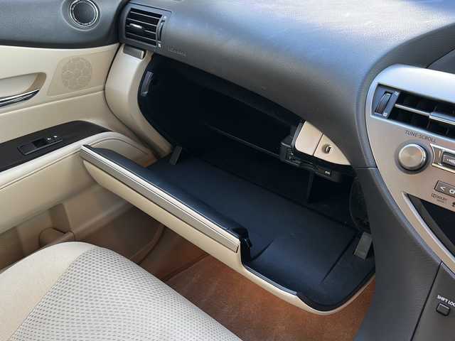 レクサス ＲＸ 450h 兵庫県 2012(平24)年 8.5万km ホワイトパールクリスタルシャイン 純正HDDナビ/Bluetooth・AM/FM・CD・DVD・USB・AUX/車外カメラ（バック+サイド）/フルセグTV/ヘッドアップディスプレイ/クルーズコントロール/パワーバックドア/パワーシート（D+N席）/アンチロック・ブレーキ・システム/衝突被害軽減システム/横滑り防止装置/盗難防止装置/エアバッグ（W+サイド）/カーテンエアバッグ/純正フロアマット/純正アルミホイール/LEDヘッドライト/プッシュスタート/スマートキー/スペアキー×2/取扱説明書/保証書