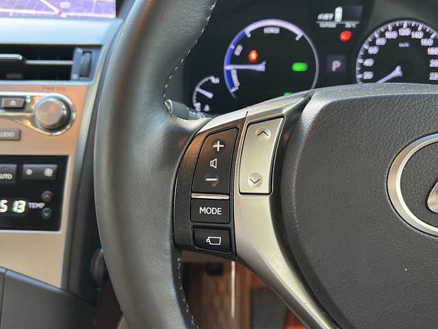 レクサス ＲＸ 450h 兵庫県 2012(平24)年 8.5万km ホワイトパールクリスタルシャイン 純正HDDナビ/Bluetooth・AM/FM・CD・DVD・USB・AUX/車外カメラ（バック+サイド）/フルセグTV/ヘッドアップディスプレイ/クルーズコントロール/パワーバックドア/パワーシート（D+N席）/アンチロック・ブレーキ・システム/衝突被害軽減システム/横滑り防止装置/盗難防止装置/エアバッグ（W+サイド）/カーテンエアバッグ/純正フロアマット/純正アルミホイール/LEDヘッドライト/プッシュスタート/スマートキー/スペアキー×2/取扱説明書/保証書