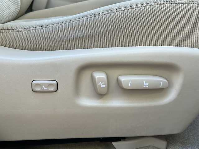 レクサス ＲＸ 450h 兵庫県 2012(平24)年 8.5万km ホワイトパールクリスタルシャイン 純正HDDナビ/Bluetooth・AM/FM・CD・DVD・USB・AUX/車外カメラ（バック+サイド）/フルセグTV/ヘッドアップディスプレイ/クルーズコントロール/パワーバックドア/パワーシート（D+N席）/アンチロック・ブレーキ・システム/衝突被害軽減システム/横滑り防止装置/盗難防止装置/エアバッグ（W+サイド）/カーテンエアバッグ/純正フロアマット/純正アルミホイール/LEDヘッドライト/プッシュスタート/スマートキー/スペアキー×2/取扱説明書/保証書