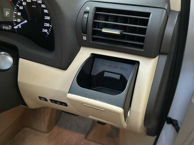 レクサス ＲＸ 450h 兵庫県 2012(平24)年 8.5万km ホワイトパールクリスタルシャイン 純正HDDナビ/Bluetooth・AM/FM・CD・DVD・USB・AUX/車外カメラ（バック+サイド）/フルセグTV/ヘッドアップディスプレイ/クルーズコントロール/パワーバックドア/パワーシート（D+N席）/アンチロック・ブレーキ・システム/衝突被害軽減システム/横滑り防止装置/盗難防止装置/エアバッグ（W+サイド）/カーテンエアバッグ/純正フロアマット/純正アルミホイール/LEDヘッドライト/プッシュスタート/スマートキー/スペアキー×2/取扱説明書/保証書