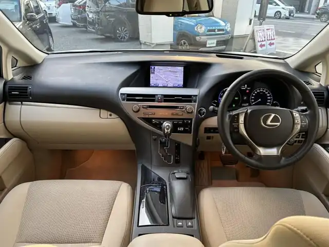 レクサス ＲＸ 450h 兵庫県 2012(平24)年 8.5万km ホワイトパールクリスタルシャイン 純正HDDナビ/Bluetooth・AM/FM・CD・DVD・USB・AUX/車外カメラ（バック+サイド）/フルセグTV/ヘッドアップディスプレイ/クルーズコントロール/パワーバックドア/パワーシート（D+N席）/アンチロック・ブレーキ・システム/衝突被害軽減システム/横滑り防止装置/盗難防止装置/エアバッグ（W+サイド）/カーテンエアバッグ/純正フロアマット/純正アルミホイール/LEDヘッドライト/プッシュスタート/スマートキー/スペアキー×2/取扱説明書/保証書