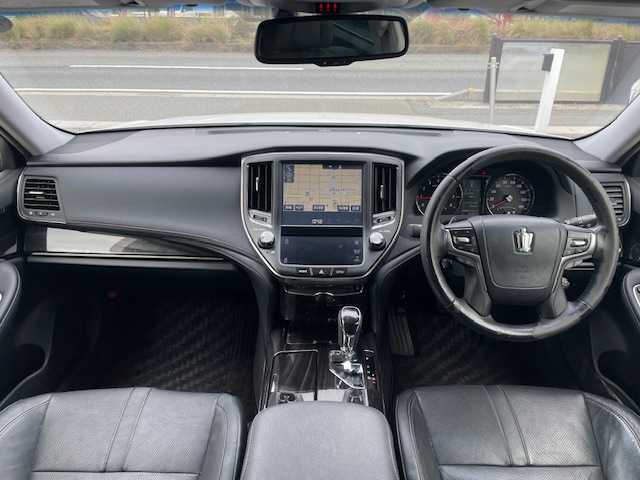 トヨタ クラウン アスリート S-T 三重県 2016(平28)年 6.5万km ホワイトパールクリスタルシャイン メーカーオプション/・ムーンルーフ/レザーシートパッケージ/・ブラック革シート/・D/N席シートベンチレーション/・D/N席シートヒーター/アドバンスドパッケージ/・ミリ波レーダー方式プリクラッシュセーフティシステム/・レーダークルーズコントロール/・インテリジェントクリアランスソナー/・バックソナー/1オーナー/純正SDナビ/フルセグTV/【CD/DVD/BD/MSV/Bluetooth/USB/AUX】/バックカメラ/ビルトインETC/パドルシフト/オートライト/LEDヘッドライト/LEDフロントフォグランプ/215/55R17インチ純正AW/プッシュスタート/スマートキー/スペアキー/純正フロアマット