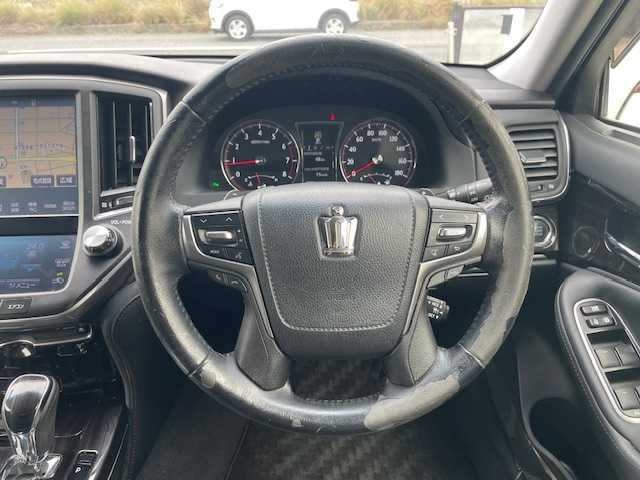 トヨタ クラウン アスリート S-T 三重県 2016(平28)年 6.5万km ホワイトパールクリスタルシャイン メーカーオプション/・ムーンルーフ/レザーシートパッケージ/・ブラック革シート/・D/N席シートベンチレーション/・D/N席シートヒーター/アドバンスドパッケージ/・ミリ波レーダー方式プリクラッシュセーフティシステム/・レーダークルーズコントロール/・インテリジェントクリアランスソナー/・バックソナー/1オーナー/純正SDナビ/フルセグTV/【CD/DVD/BD/MSV/Bluetooth/USB/AUX】/バックカメラ/ビルトインETC/パドルシフト/オートライト/LEDヘッドライト/LEDフロントフォグランプ/215/55R17インチ純正AW/プッシュスタート/スマートキー/スペアキー/純正フロアマット