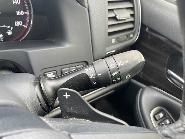 トヨタ クラウン アスリート S-T 三重県 2016(平28)年 6.5万km ホワイトパールクリスタルシャイン メーカーオプション/・ムーンルーフ/レザーシートパッケージ/・ブラック革シート/・D/N席シートベンチレーション/・D/N席シートヒーター/アドバンスドパッケージ/・ミリ波レーダー方式プリクラッシュセーフティシステム/・レーダークルーズコントロール/・インテリジェントクリアランスソナー/・バックソナー/1オーナー/純正SDナビ/フルセグTV/【CD/DVD/BD/MSV/Bluetooth/USB/AUX】/バックカメラ/ビルトインETC/パドルシフト/オートライト/LEDヘッドライト/LEDフロントフォグランプ/215/55R17インチ純正AW/プッシュスタート/スマートキー/スペアキー/純正フロアマット