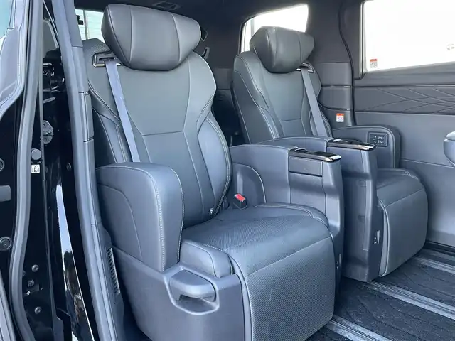 トヨタ アルファード Z 東京都 2024(令6)年 1.2万km ブラック ムーンルーフ/純正14インチコネクティッドナビ/フルセグTV/BT/USB(Type-C)/HDMI/パノラミックビューモニター/12.1インチフリップダウンモニター(V12T-R72C)/トヨタチームメイト/・アドバンストパーク/・アドバンストドライブ/・オートマチックハイビーム/・パーキングサポートブレーキ/・安心降車アシスト/・ブラインドスポットモニター/・クリアランスソナー/カラーヘッドアップディスプレイ/ETC2.0/前後ドライブレコーダー/おくだけ充電/デジタルインナーミラー/ステアリングヒーター/快適温熱シート/ベンチレーションシート（フロント・セカンドシート）/リヤヒーターエアカーテン/D/N席パワーシート/エグゼクティブパワーシート/レザーシート/ウッドコンビステアリング/パワースライドドア/パワーバックドア/オートライト/3眼LEDヘッドランプ/純正18インチアルミホイール/アクセサリーコンセント/パワーサイドサンシェード/プッシュスタート/スマートキー