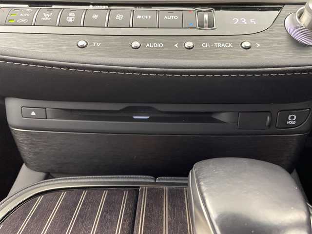 レクサス ＬＳ 500 Iパッケージ 岐阜県 2018(平30)年 4.9万km ブラック サンルーフ/パノラミックビューモニター/ブラインドスポットモニター/ヘッドアップディスプレイ/純正ナビ/　(ラジオ/フルセグTV/Bluetooth/DISC)/プリクラッシュセーフティ/レーンキープアシスト/コーナーセンサー/オートハイビーム/レーダークルーズコントロール/パドルシフト/ビルトインETC2.0/レザーシート/シートヒーター/ベンチレーション/パワーシート/シートメモリ/ハンドルヒーター/純正アルミホイール/純正フロアマット