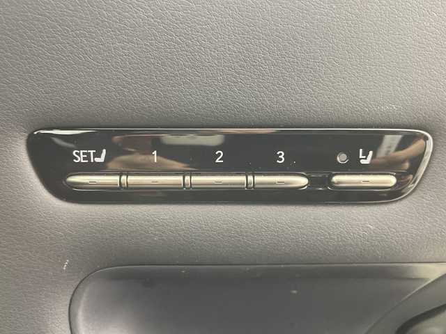 レクサス ＬＳ 500 Iパッケージ 岐阜県 2018(平30)年 4.9万km ブラック サンルーフ/パノラミックビューモニター/ブラインドスポットモニター/ヘッドアップディスプレイ/純正ナビ/　(ラジオ/フルセグTV/Bluetooth/DISC)/プリクラッシュセーフティ/レーンキープアシスト/コーナーセンサー/オートハイビーム/レーダークルーズコントロール/パドルシフト/ビルトインETC2.0/レザーシート/シートヒーター/ベンチレーション/パワーシート/シートメモリ/ハンドルヒーター/純正アルミホイール/純正フロアマット