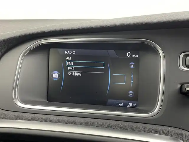 ボルボ Ｖ４０ クロスカントリー T5 AWD 埼玉県 2014(平26)年 6.8万km 白 ワンオーナー/保証書/取説/スペアキー/レザーパッケージ/・黒革シート/パワーシート/メモリシート/純正HDDナビ/フルセグTV/BT接続/USB入力端子/ETC/黒革シート/メモリ付きパワーシート/シートヒーター/ルーフレール/追従クルーズコントロール/オートヘッドライト/純正17インチアルミホイール/純正フロアマット/プッシュスタート/スマートキー/ドアバイザー/フロントフォグランプ/パワーウィンドウ