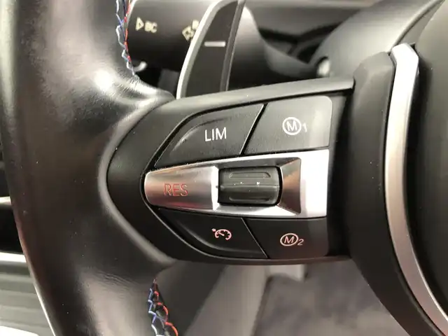 ＢＭＷ Ｍ４ クーペ 愛知県 2015(平27)年 2.6万km ミネラルグレー 純正青キャリパー/純正スリットローター/純正カーボンルーフ/パドルシフト/走行モード切替/純正ナビ/（CD/DVD/BT/ワンセグ）/バックカメラ/ETC/純正ドラレコ/前席シートヒーター/アイドリングストップ/横滑り防止/ヘッドアップディスプレイ/オートライト/フォグランプ/保証書/取扱説明書/スペアキー