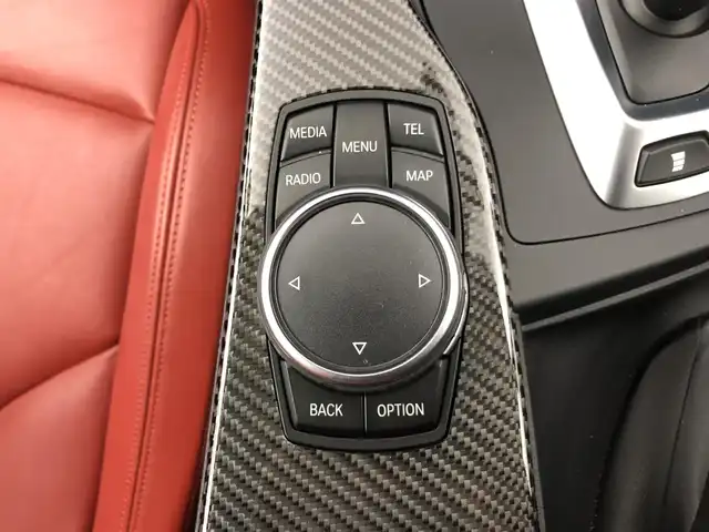 ＢＭＷ Ｍ４ クーペ 愛知県 2015(平27)年 2.6万km ミネラルグレー 純正青キャリパー/純正スリットローター/純正カーボンルーフ/パドルシフト/走行モード切替/純正ナビ/（CD/DVD/BT/ワンセグ）/バックカメラ/ETC/純正ドラレコ/前席シートヒーター/アイドリングストップ/横滑り防止/ヘッドアップディスプレイ/オートライト/フォグランプ/保証書/取扱説明書/スペアキー