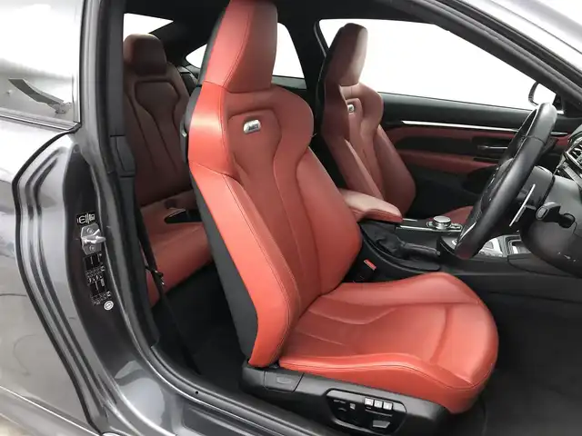 ＢＭＷ Ｍ４ クーペ 愛知県 2015(平27)年 2.6万km ミネラルグレー 純正青キャリパー/純正スリットローター/純正カーボンルーフ/パドルシフト/走行モード切替/純正ナビ/（CD/DVD/BT/ワンセグ）/バックカメラ/ETC/純正ドラレコ/前席シートヒーター/アイドリングストップ/横滑り防止/ヘッドアップディスプレイ/オートライト/フォグランプ/保証書/取扱説明書/スペアキー
