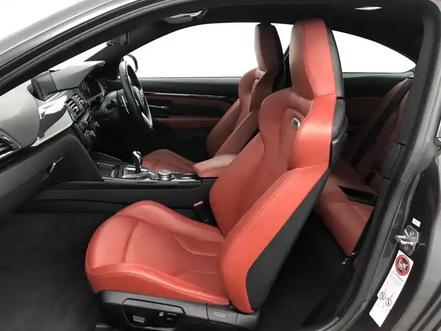 ＢＭＷ Ｍ４ クーペ 愛知県 2015(平27)年 2.6万km ミネラルグレー 純正青キャリパー/純正スリットローター/純正カーボンルーフ/パドルシフト/走行モード切替/純正ナビ/（CD/DVD/BT/ワンセグ）/バックカメラ/ETC/純正ドラレコ/前席シートヒーター/アイドリングストップ/横滑り防止/ヘッドアップディスプレイ/オートライト/フォグランプ/保証書/取扱説明書/スペアキー