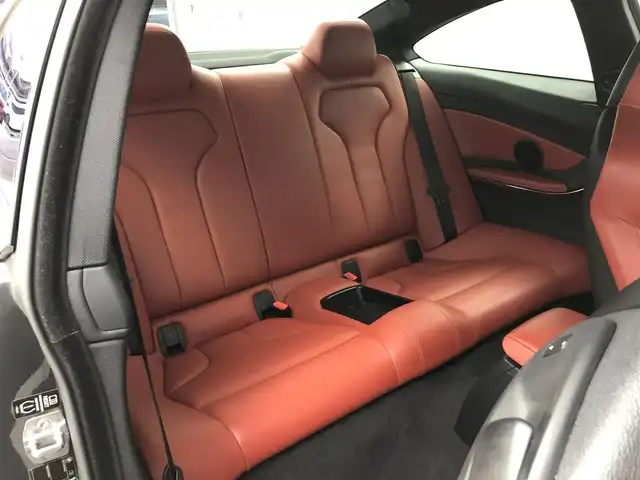 ＢＭＷ Ｍ４ クーペ 愛知県 2015(平27)年 2.6万km ミネラルグレー 純正青キャリパー/純正スリットローター/純正カーボンルーフ/パドルシフト/走行モード切替/純正ナビ/（CD/DVD/BT/ワンセグ）/バックカメラ/ETC/純正ドラレコ/前席シートヒーター/アイドリングストップ/横滑り防止/ヘッドアップディスプレイ/オートライト/フォグランプ/保証書/取扱説明書/スペアキー