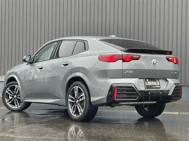 ＢＭＷ ＢＭＷ Ｘ２ xDrive 20i Mスポーツ 青森県 2025(令7)年 0.3万km グレー ４WD/カラーコードC4W　スカイクレイパーグレー/純正ナビ/（Bluetooth・USB・AppleCarPlay・AndroidAuto）/パーキングアシスト/アダプティブLEDヘッドライト/レインセンサー/ハンズオフアシスト/ステアリング・レーンコントロールアシスト/アダプティブクルーズコントロール/レーンキープアシスト/レーンチェンジアシスト/前車接近警告/後車衝突警告/インテリアカメラ/全方位カメラ/バーチャルコックピット/ヘッドアップディスプレイ/ダウンヒルアシスト/ワイヤレス充電/ハーフレザーシート/メモリー付パワーシート（D席）/前席シートヒーター/ステアリングスイッチ/パドルシフト/電動バックドア/コーナーセンサー/ウインカーミラー/エアバックW・サイド・カーテン/ABS/横滑り防止機能/盗難防止センサー/プッシュスタート/スマートキーX2/取扱説明書/保証書