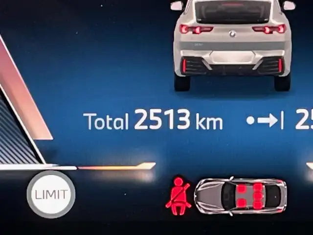 ＢＭＷ ＢＭＷ Ｘ２ xDrive 20i Mスポーツ 青森県 2025(令7)年 0.3万km グレー ４WD/カラーコードC4W　スカイクレイパーグレー/純正ナビ/（Bluetooth・USB・AppleCarPlay・AndroidAuto）/パーキングアシスト/アダプティブLEDヘッドライト/レインセンサー/ハンズオフアシスト/ステアリング・レーンコントロールアシスト/アダプティブクルーズコントロール/レーンキープアシスト/レーンチェンジアシスト/前車接近警告/後車衝突警告/インテリアカメラ/全方位カメラ/バーチャルコックピット/ヘッドアップディスプレイ/ダウンヒルアシスト/ワイヤレス充電/ハーフレザーシート/メモリー付パワーシート（D席）/前席シートヒーター/ステアリングスイッチ/パドルシフト/電動バックドア/コーナーセンサー/ウインカーミラー/エアバックW・サイド・カーテン/ABS/横滑り防止機能/盗難防止センサー/プッシュスタート/スマートキーX2/取扱説明書/保証書
