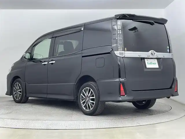 トヨタ ヴォクシー ZS 煌 道央・札幌 2015(平27)年 11.5万km ブラック ・4WD/・社外メモリーナビ/　CD/DVD/SD/BT/フルセグ/・アルパイン11.4型フリップダウンモニター/・純正エンジンスターター/・フルセグTV/・両側パワースライドドア/・バックカメラ/・オートライト/・ビルトインETC/・LEDヘッドライト/・プッシュスタートボタン/・MTモード付AT/・寒冷地仕様/・アイドリングストップ/・スペアキー/・WAC/・Bluetooth接続/・CDチェンジャー/・USB入力端子/・社外ドライビングレコーダー（前方のみ）/・純正フロアマット/・横滑り防止機能/・盗難防止装置/・ABS/・フロントフォグランプ/・ドアミラーウインカー/・ドアバイザー/・ステアリングリモコン/・シートカバー