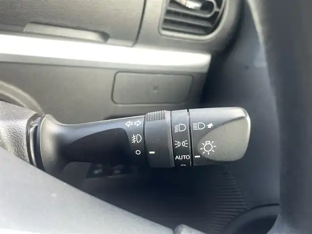 ダイハツ タント カスタムX トップED VS SAⅢ 三重県 2019(平31)年 10万km パールホワイトⅢ スマートアシスト3/コーナーセンサー（リア）/純正メモリナビ（8インチ）/　＊全周囲モニター/パワースライドドア（運転席側/助手席側）/LEDヘッドランプ/オートライト/ボディ同色電動オート格納ドアミラー/155/65R14タイヤ/　＊14インチアルミ/トップシェイドガラス/SRSエアバック（運転席/助手席/サイド）/シートヒーター（運転席）/キーフリー/イモビライザー/プッシュスタート