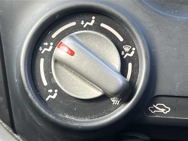 日産 マーチ 12S 茨城県 2019(平31)年 5.2万km ブリリアントシルバー オーディオプレイヤー/AUX/CD/AM/FM/キーレスエントリー/純正フロアマット/横滑り防止装置