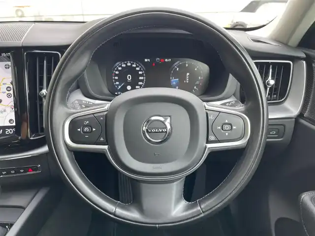 ボルボ ＸＣ６０ D4 AWD モーメンタム 山梨県 2020(令2)年 6万km アイスホワイト １オナ/黒革　/Ｈ／Ｋサウンド　/全周囲Ｃ　/純正メモリナビ　/フルセグ　/Ａカープレイ　/ＢＴ　/前Ｐシート　/全席シートＨ　/ステアリングＨ　/ＡＣＣ　/ＢＳＡ　/ＬＫＡ　/ステアリングＰ　/ＬＥＤ　/Ａハイビーム　/スペアＫ