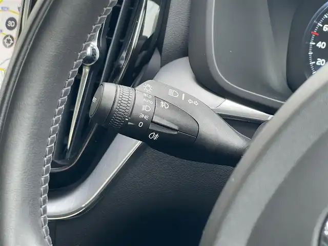 ボルボ ＸＣ６０ D4 AWD モーメンタム 山梨県 2020(令2)年 6万km アイスホワイト １オナ/黒革　/Ｈ／Ｋサウンド　/全周囲Ｃ　/純正メモリナビ　/フルセグ　/Ａカープレイ　/ＢＴ　/前Ｐシート　/全席シートＨ　/ステアリングＨ　/ＡＣＣ　/ＢＳＡ　/ＬＫＡ　/ステアリングＰ　/ＬＥＤ　/Ａハイビーム　/スペアＫ