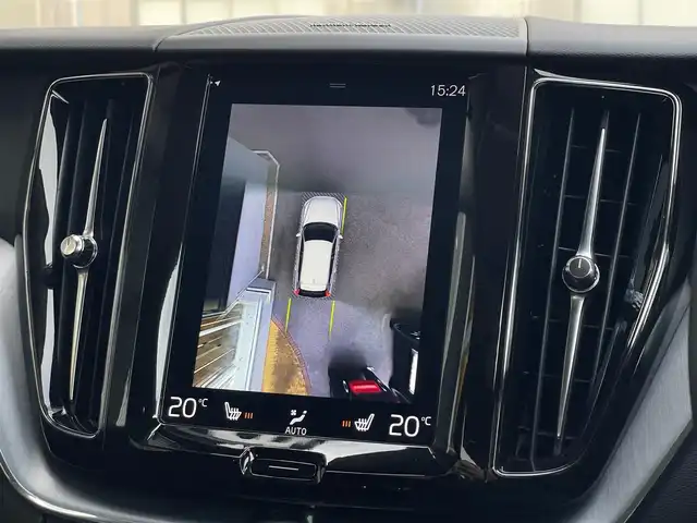 ボルボ ＸＣ６０ D4 AWD モーメンタム 山梨県 2020(令2)年 6万km アイスホワイト １オナ/黒革　/Ｈ／Ｋサウンド　/全周囲Ｃ　/純正メモリナビ　/フルセグ　/Ａカープレイ　/ＢＴ　/前Ｐシート　/全席シートＨ　/ステアリングＨ　/ＡＣＣ　/ＢＳＡ　/ＬＫＡ　/ステアリングＰ　/ＬＥＤ　/Ａハイビーム　/スペアＫ